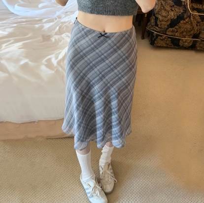 レディース スカート ボトムス ミディアム ミドルスカート 膝丈 フレア セミフレア 細身 フィッシュテール フェミニン リボン ハイウエスト 透け感 裏地 かわいい 大人可愛い きれいめ シンプル カジュアル 上品 おしゃれ レトロ