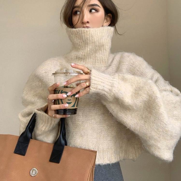 樂天商城 - トップス セーター 長袖 ボリューム袖 タートルネック プルオーバー ショート丈 ふわふわ かわいい 大人可愛い きれいめ シンプル 上品 おしゃれ かっこいい カジュアル こなれ感 個性的 主役級 存在感 抜け感 秋 ベーシック