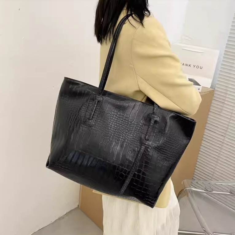 Rakuten - バッグ カバン レディース ショルダー トート 肩がけ 大容量 多収納 便利 四角 かわいい 大人可愛い きれいめ シンプル カジュアル 上品 お洒落 かっこいい レトロ こなれ感 ラフ クール モード エレガント モダン 主役級 存在感