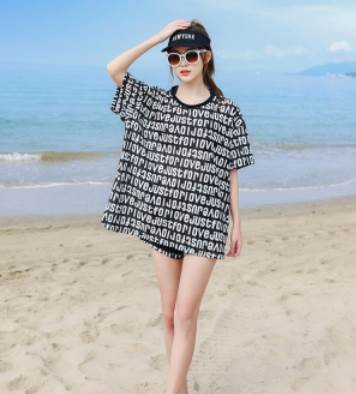 ORIENTAL WINDの水着3点セット 水着 ビキニ タンキニ セパレート セット 上下セット 3点セット かわいい 大人可愛い きれいめ セクシー シンプル ナチュラル 華やか 大人 大人っぽい おしゃれ レトロ 主役級 存在感 女っぽ ラブリー キュート クール モード系 スタイリッシュ 無地 柄｜アングル3