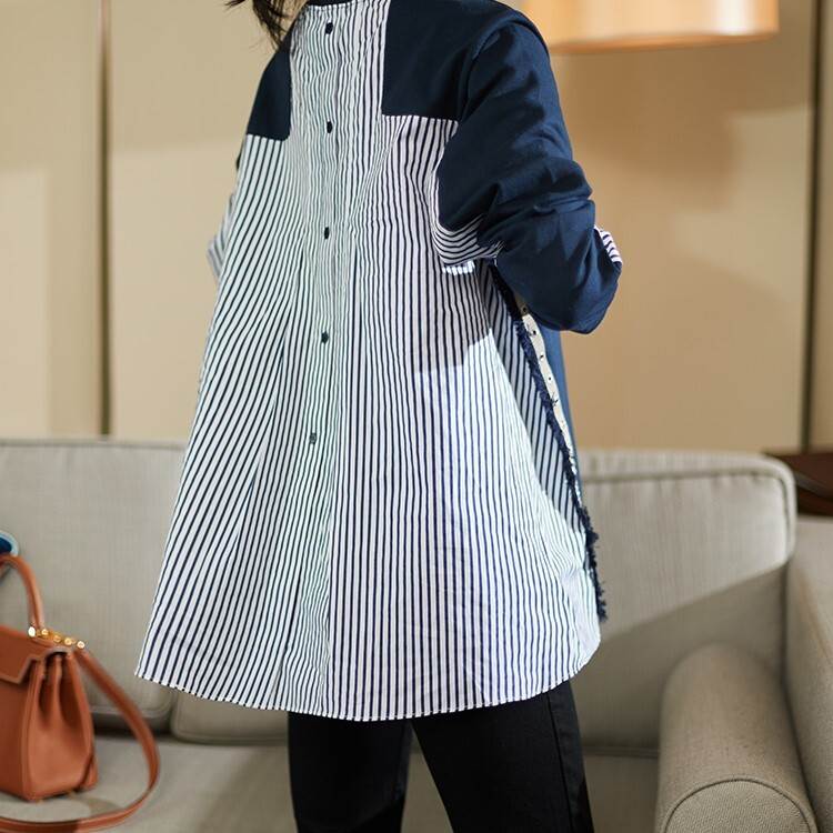 チュニック丈で体型カバーしスタイルアップ。異素材を組み合わせているので、いつもと違うコーディネートが簡単にできます。色展開 ネイビーサイズ M L XLサイズ(cm)M /着丈 66.5/75.5 /肩幅 37.5 /袖丈 58 /バスト 100L /着丈 68/77 /肩幅 38.5 /袖丈 59 /バスト 104XL /着丈 69.5/78.5 /肩幅 39.5 /袖丈 60 /バスト 108《商品について》※当ショップは海外からのノーブランド商品になります。海外製品のため日本商品に比べ品質が劣る場合がございます。糸のほつれ、多少の汚れやシミ、ファスナーが固い、デザインの若干の違いなどは不良品には該当しませんのでご了承ください。お手持ちの携帯やPCの画面設定の影響により、実物と色味が異なって見える場合がございます。※当ショップはお客様より注文を確認した上でメーカーに発注しておりますので返品、交換は出来かねます。ご了承下さいませ。《発送について》お取り寄せ商品のため、ご入金確認後、お届けまでに「10-24日程度」のお時間がかかります。通常よりもお時間がかかってしまう場合もございます。欠品や商品の不具合などにより、商品をお届けすることができず、ご注文をキャンセルさせていただく場合もございますのでご了承ください。※当ショップの商品はお取り寄せ商品につき、入金確認後メーカーへ発注させて頂きます。※メーカーにて在庫切れの場合は、速やかに返金させて頂きます。《返品についての特約に関する事項》ご注文確定後、発注後のキャンセルやサイズなどの内容変更は承っておりません。注文時によくご確認ください商品に欠陥がある場合を除き、基本的には返品や交換には応じません。最後までご覧くださり、ありがとうございました。OW10036 《商品について》 ※当ショップは海外からのノーブランド商品になります。 海外製品のため日本商品に比べ品質が劣る場合がございます。 糸のほつれ、多少の汚れやシミ、ファスナーが固い、デザインの若干の違いなどは不良品には該当しませんのでご了承ください。 お手持ちの携帯やPCの画面設定の影響により、実物と色味が異なって見える場合がございます。 ※当ショップはお客様より注文を確認した上でメーカーに発注しておりますので返品、交換は出来かねます。ご了承下さいませ。 《発送について》 お取り寄せ商品のため、ご入金確認後、お届けまでに「10-24日程度」のお時間がかかります。 通常よりもお時間がかかってしまう場合もございます。 欠品や商品の不具合などにより、商品をお届けすることができず、ご注文をキャンセルさせていただく場合もございますのでご了承ください。 ※当ショップの商品はお取り寄せ商品につき、入金確認後メーカーへ発注させて頂きます。 ※メーカーにて在庫切れの場合は、速やかに返金させて頂きます。 《返品についての特約に関する事項》 ご注文確定後、発注後のキャンセルやサイズなどの内容変更は承っておりません。 注文時によくご確認ください 商品に欠陥がある場合を除き、基本的には返品や交換には応じません。 最後までご覧くださり、ありがとうございました。 トップス ニットソー チュニック 袖あり 長袖 Uネック セミフレア 大人可愛い きれいめ カジュアル 大人 おしゃれ お洒落 大人可愛い 大人女子 無地 柄 ストライプ 20代 30代 40代 50代 レディース 女性用 ママ マタニティ お出かけ 休日 着回し 楽ちん M L XL ow10036