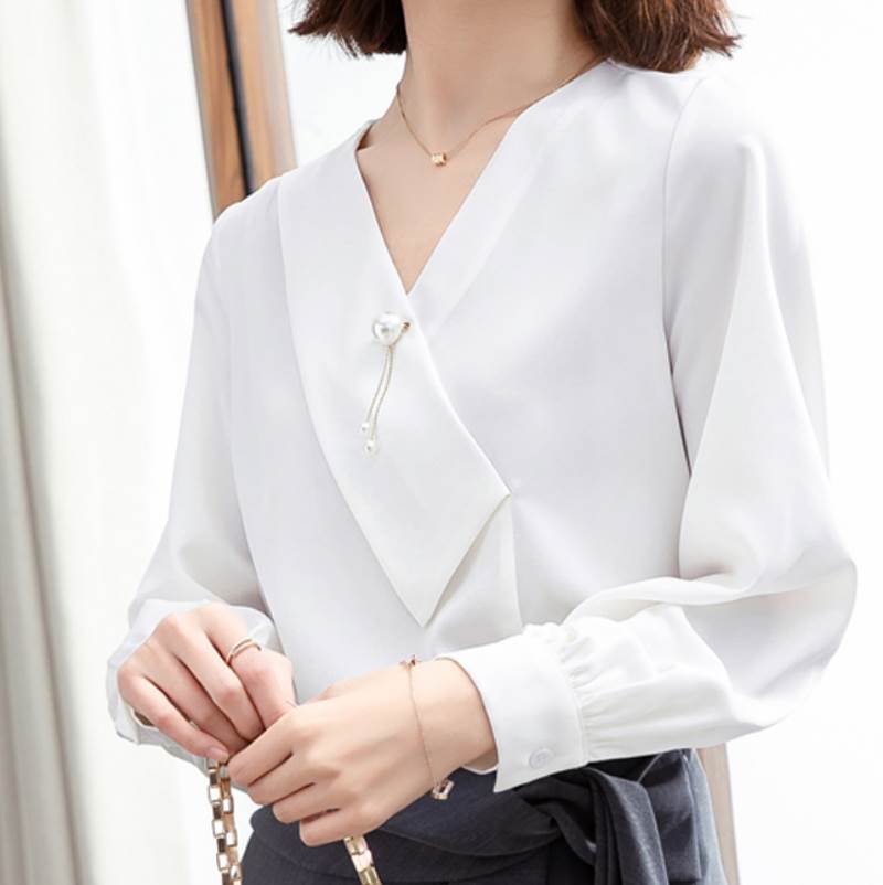 トップス デート シャツ ブラウス カットソー かわいい 大人可愛い きれいめ シンプル カジュアル 大人 上品 おしゃれ お洒落 大人女子 主役級 存在感 お出かけ 女子会 休日 旅行 着回し ファッション コーデ スタイル モテ トレンド 流行 インスタ映え