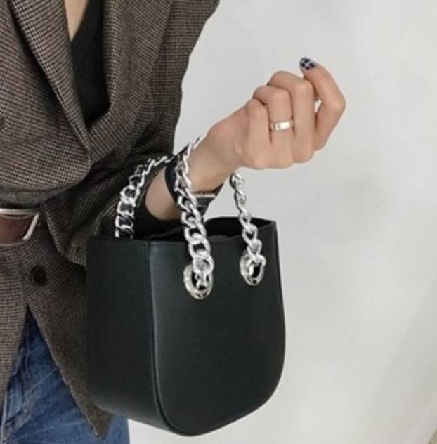 バッグ バック カバン かばん 鞄 bag レディースバッグ レディースバック かわいい 大人可愛い きれいめ シンプル カジュアル 大人 上品 おしゃれ お洒落 大人女子 個性的 主役級 存在感 OL 通勤 学生 通学 デート お出かけ 女子会 休日 旅行 トレンド 流行