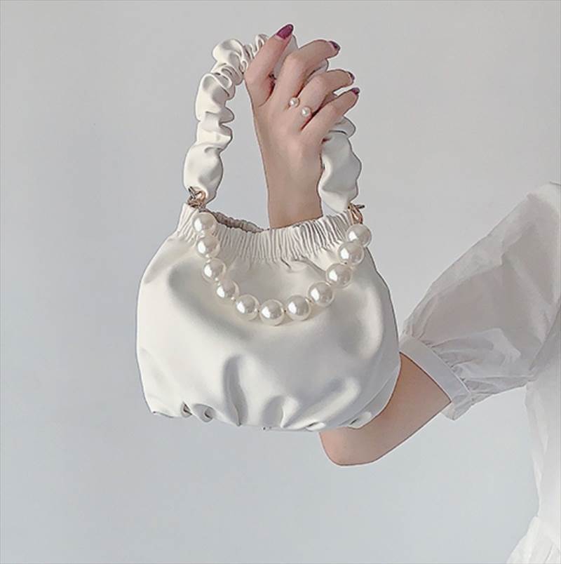 バッグ バック カバン かばん 鞄 bag レディースバッグ レディースバック かわいい 大人可愛い きれいめ シンプル カジュアル 大人 上品 おしゃれ お洒落 大人女子 個性的 主役級 存在感 OL 通勤 学生 通学 デート お出かけ 女子会 休日 旅行 トレンド 流行