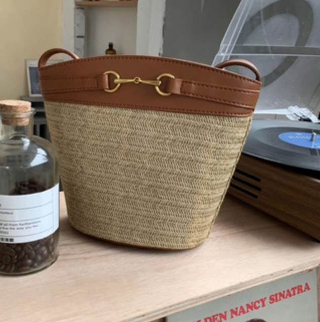 バッグ バック カバン かばん 鞄 bag レディースバッグ レディースバック かわいい 大人可愛い きれいめ シンプル カジュアル 大人 上品 おしゃれ お洒落 大人女子 個性的 主役級 存在感 OL 通勤 学生 通学 デート お出かけ 女子会 休日 旅行 トレンド 流行