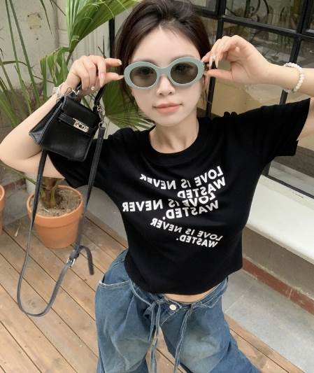 送料無料 トップス Tシャツ 白シャツ ミニ ミニ丈 ショート ショート丈 袖あり 半袖 ラウンドネック 襟なし スリム タイト 細身 薄手 かわいい シンプル カジュアル おしゃれ お洒落 かっこいい レトロ ラフ キュート ガーリー ルーズ セクシー プリント 10代 20代 30代