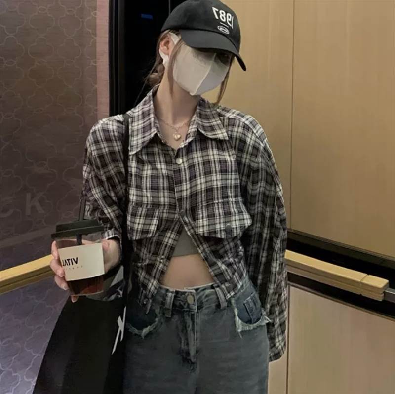 ショート丈でスタイルアップ。レトロな雰囲気で着用できるアイテム。色展開 ブラックサイズ S M Lサイズ(cm)S /着丈　 53 /バスト 102 /袖丈 55M /着丈　 54 /バスト 106 /袖丈 56L /着丈　 55 /バスト...