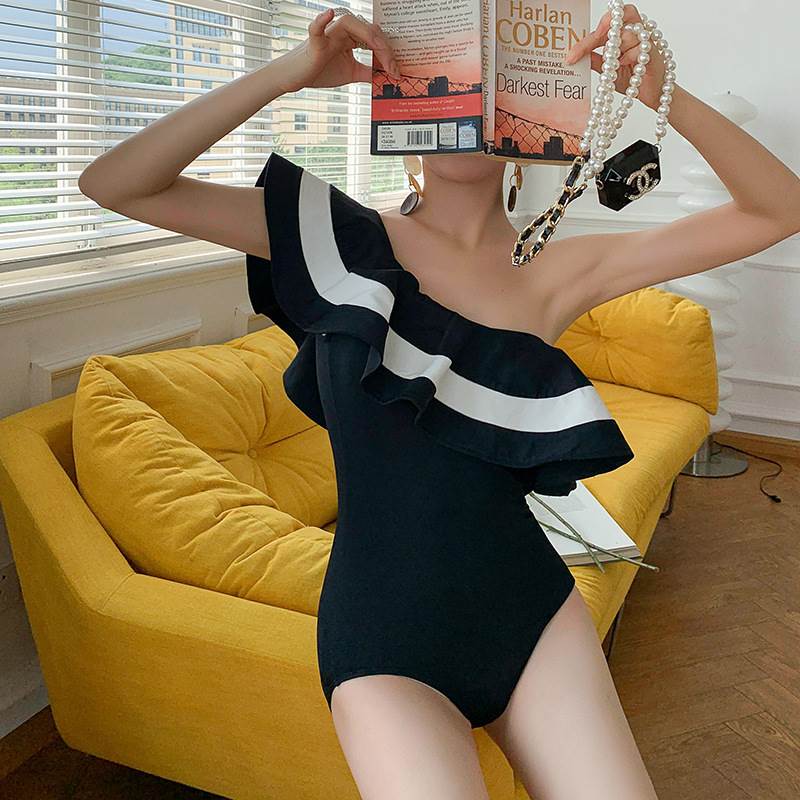 水着 レディース ワンピース 三角ビキニ ワンショル パッド付き フリル バックシャン ハイウエスト かわいい 大人可愛い シンプル ゴージャス 華やか 大人っぽい おしゃれ 主役級 存在感 ラブリー 個性的 クール モード系 スタイリッシュ かっこいい エキゾチック