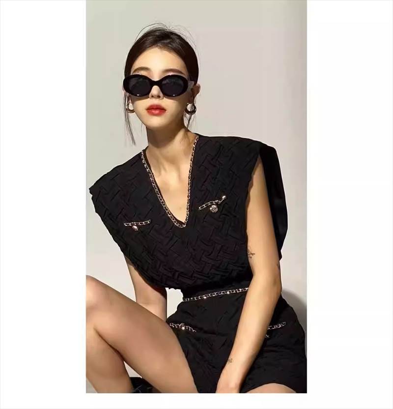 セットアップ サマースーツ ブラック ノースリーブ Vネック ショートパンツ 美脚効果 脚長効果 着痩せ スタイリッシュ