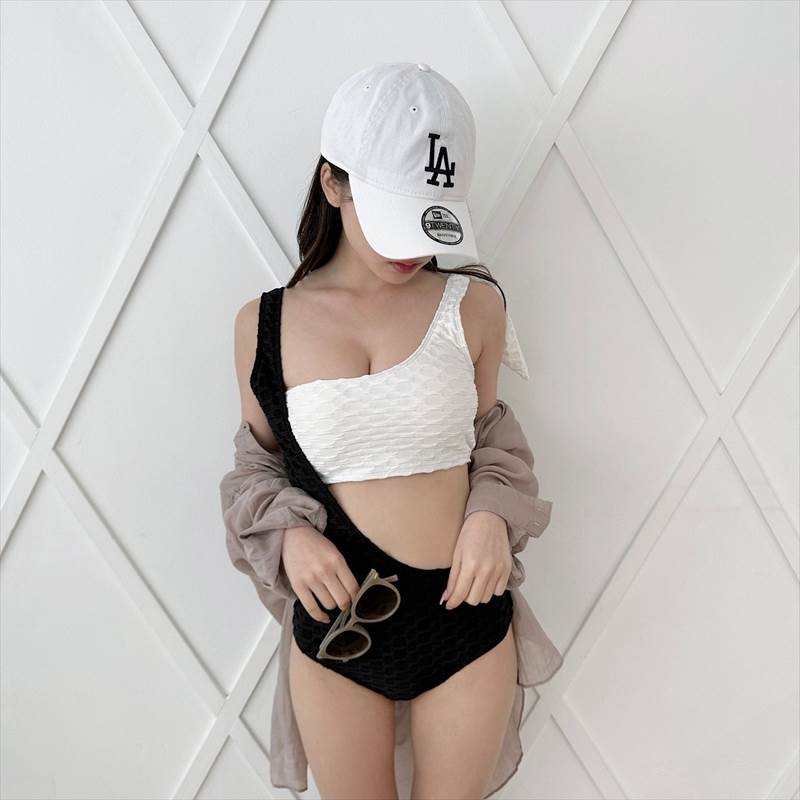 アシンメトリー バイカラー スウィムウェア ワンピース ウエストオープン ブラック＆ホワイト セクシー フェミニン エレガント リゾート