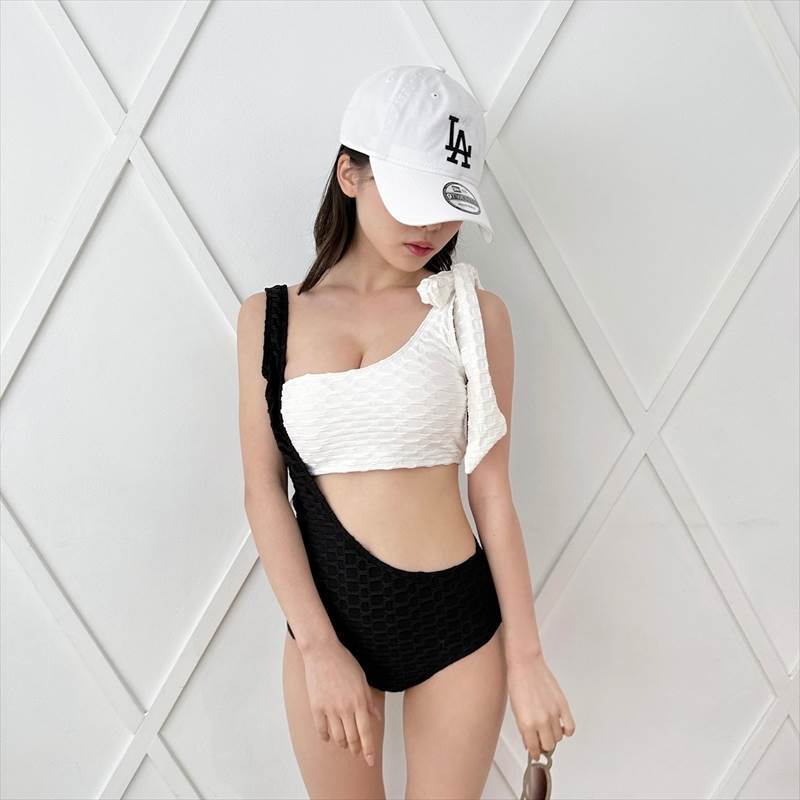 アシンメトリー バイカラー スウィムウェア ブラック＆ホワイト