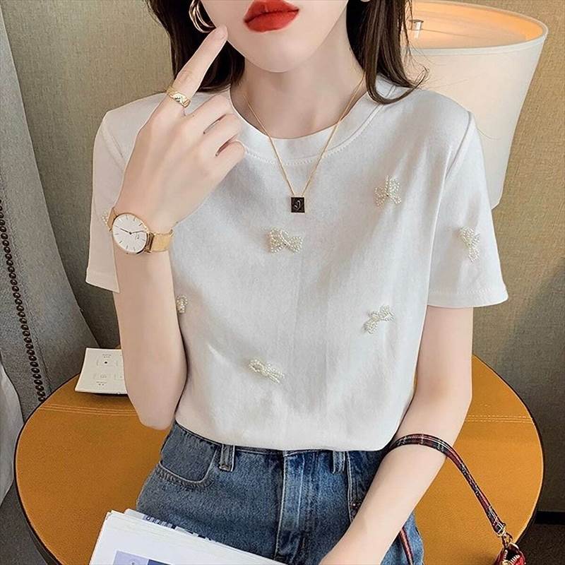 乐天商城 - 2色 プチパールリボンTシャツ トップス 上品 韓国 量産型 地雷系 夏 キラキラ 韓国ファッション セクシー ビジュー タイト 春 ミニ ミニ丈 ショート丈 クロップド丈 Tシャツ パール 真珠 リボン