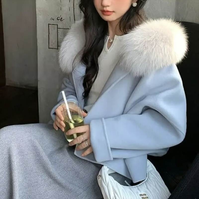 樂天商城 - ベビーブルー ボリュームファーカシミヤショートコート レディース かわいい 大人可愛い きれいめ カジュアル 上品 おしゃれ こなれ感 エレガント ベーシック ビジネス OL 通勤 学生 学校 デート お泊まり パーティー 女子会 コーデ 楽ちん