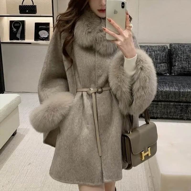 Rakuten - FOXファー カシミヤウールポンチョ 3色展開 レディース かわいい 大人可愛い きれいめ シンプル 上品 おしゃれ 個性的 存在感 学生風 ロマンティック ナチュラル オフィス ビジネス OL 通勤 学生 学校 通学 部活 デート お出かけ 休日 ホテル お揃い 韓国 モテ 清楚