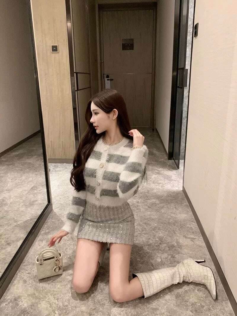 乐天商城 - ストライプカーディガン 2色かわいい 大人可愛い きれいめ シンプル カジュアル 上品 主役級 存在感 抜け感 秋 冬 オフィス ビジネス OL 旅行 公園 女子会 ホテル ショッピング 韓国 暖かい 防寒 清楚 トレンド 流行 インスタ映え 定番 S M 黒 グレー