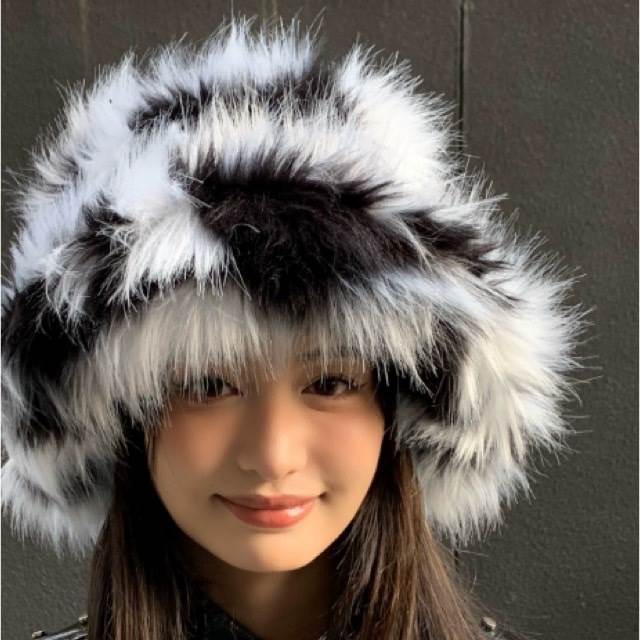 帽子 - 帽子 ハット もこもこ ふわふわ ふっくら ファー かわいい 大人可愛い きれいめ シンプル カジュアル おしゃれ かっこいい レトロ こなれ感 ラフ ボーイッシュ スポーティー ルーズ 個性的 クール 主役級 存在感 とろみ感 抜け感 ラブリー キュート 学生風 ベーシック