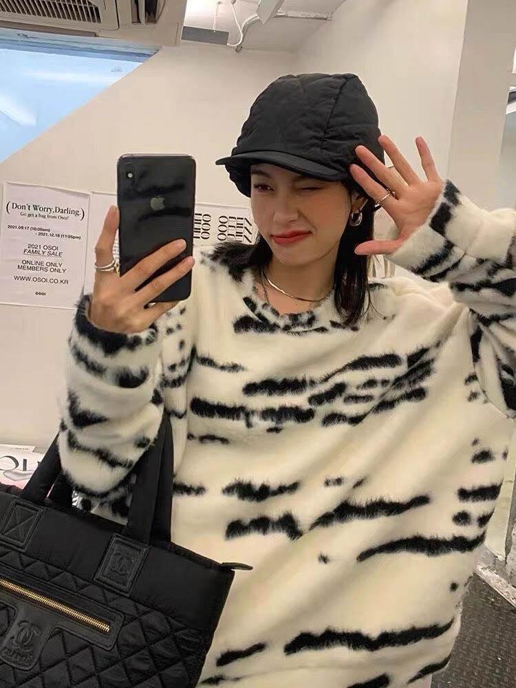 樂天商城 - レディース トップス プルオーバー 丈長 オーバーサイズ カジュアル 秋 冬 デート お出かけ 楽ちん 暖かい 体型カバー 白 黒