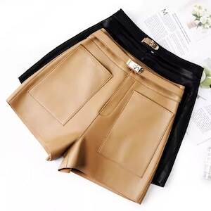 レディース ボトムス ショートパンツ ショート スリム 細身 ストレート レザー 大人可愛い きれいめ シンプル 上品 おしゃれ こなれ感 ..