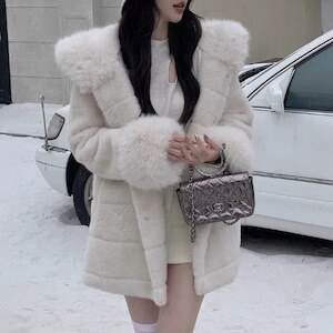 乐天商城 - レディース コート ファー ボリューム袖 フード フェミニン ふわふわ かわいい 大人可愛い きれいめ シンプル 上品 おしゃれ クール モード系 エレガント 存在感 とろみ感 都会的 ラグジュアリー 無地 冬 謝恩会 二次会 クリスマス バレンタイン ビジネス OL 通勤 学生