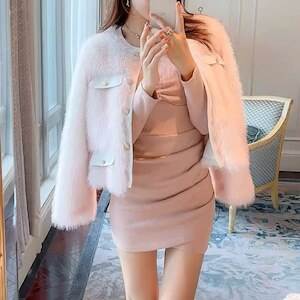 ライトイエロー レディース コート ノーカラーコート ボリューム袖 萌袖 ふわふわ ボタン ファー 冬 謝恩会 二次会 クリスマス バレンタイン OL 通勤 学生 通学 デート お出かけ お泊まり パーティー イベント 旅行 レストラン 女子会 休日 ホテル ショッピング 合コン