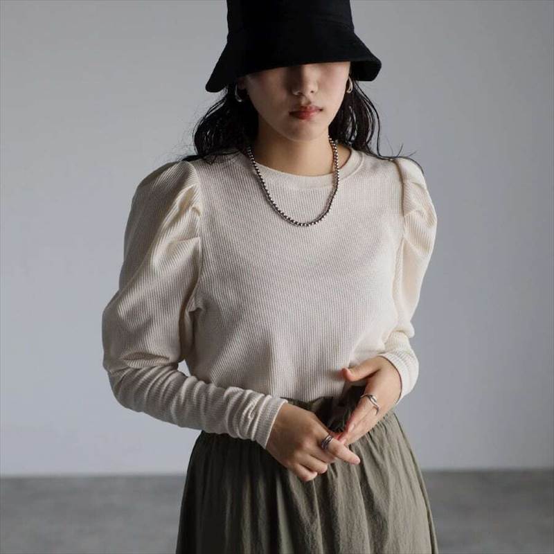 乐天商城 - サーマル パワショル ロンT レディース トップス 2色展開 ロンT 長袖 ボリューム袖 パフスリーブ パワーショルダー ラウンドネック かわいい 大人可愛い カジュアル おしゃれ マニッシュ ガーリー 無地 春 秋 冬 OL 通勤 学生 デート お出かけ 女子会 暖かい