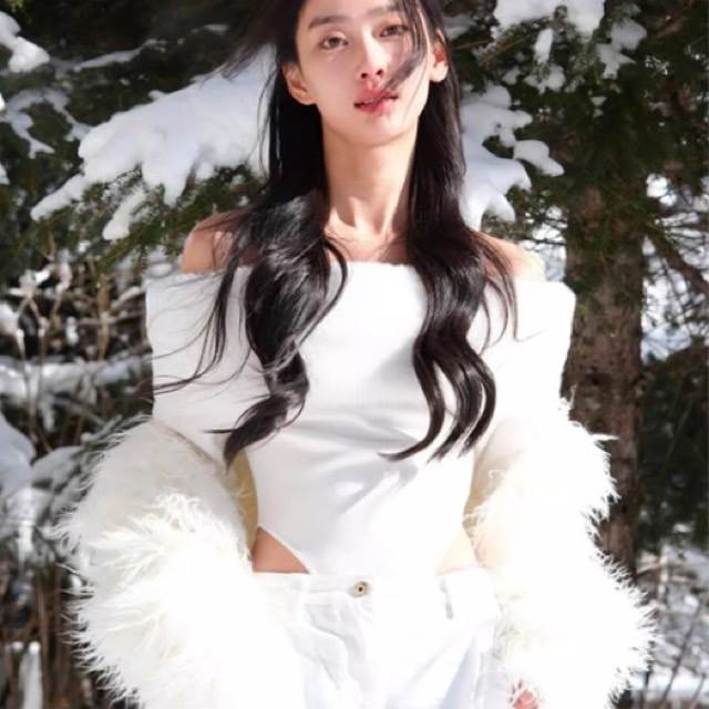 乐天商城 - オフショルダーニット カットソー 韓国 秋冬 トップス 入荷 ストリート 長袖 無地 パーティースタイル ホームパーティーアイテム オフィススタイル エレガントスタイル カジュアルスタイル ラウンジウェア かわいい 大人可愛い きれいめ おしゃれ デート お出かけ