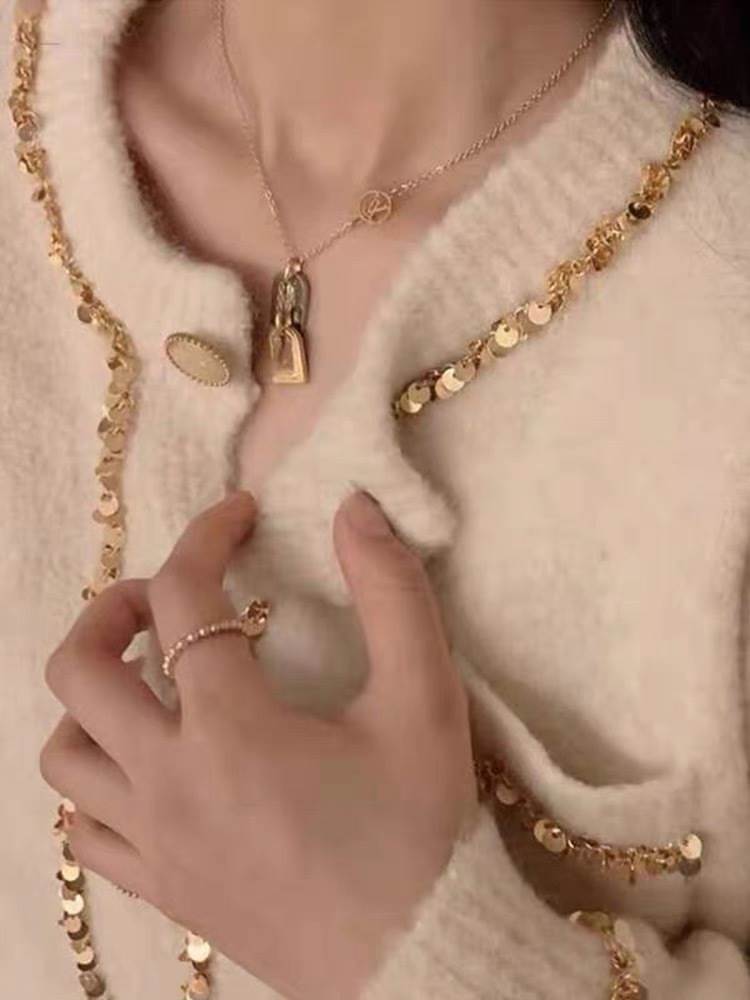 樂天商城 - レディース トップス ニット カーディガン 前開き 長袖 クルーネック フェミニン ふわふわ ボタン かわいい 大人可愛い きれいめ シンプル カジュアル 上品 おしゃれ エレガント 秋 冬 デート お出かけ コーデ 暖かい 防寒 着回し