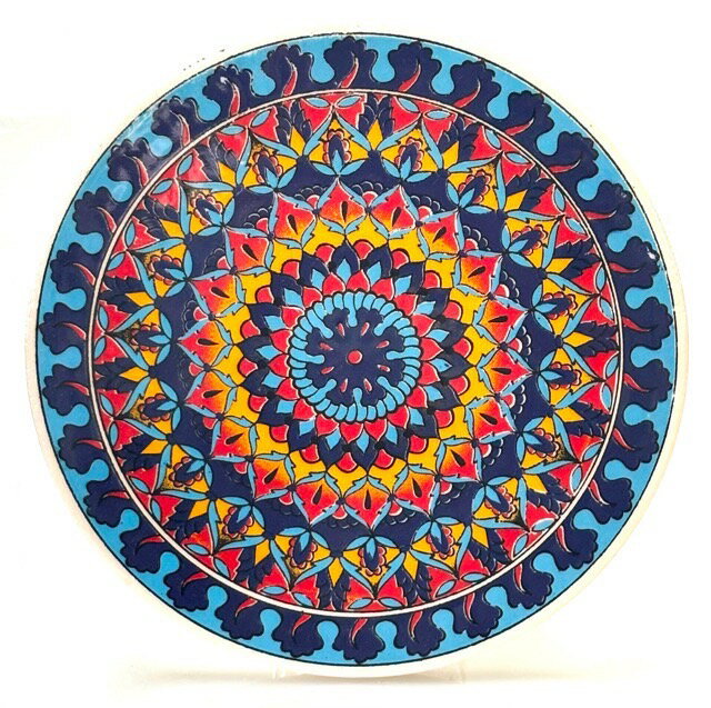 材質 陶器・裏面は圧縮スポンジ材 大きさ 直径約16.5cm、厚み1cm 備考 陶器は焼成後、釜出しの際に、釉薬（うわぐすり）の層の部分にひびが生じることがあります。これは「かんにゅう」と言って上層部分の現象で、タイル部分である陶土には影響...