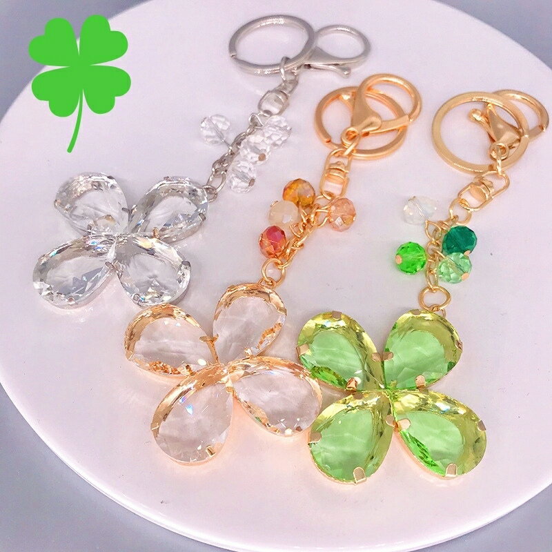 バッグチャーム クローバー 幸運の四つ葉 タッセル キーホルダー おしゃれ かわいい アクセサリー ラインストーン キーチェーン プレゼント 最適 アクセサリーチャーム バッグチャーム 四葉のクローバー ハッピークローバー モチーフ プレゼント レディース 女性向け