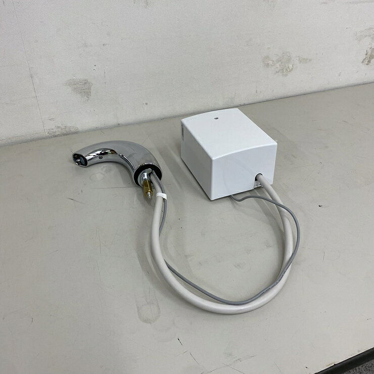 乐天商城 - 【中古】 A09146 台付自動水栓 TOTO TENA40A アクアオート 単水栓 100V　【店舗・住宅用】【洗面・手洗い用】【保証有】