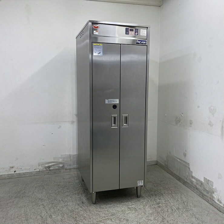 商品詳細画像【中古】 A09332 包丁まな板殺菌庫 マルゼン MCF-067B 紫外線照射 乾燥機能 100V 幅60cm　【業務用】【厨房用】【保証有】【家財おまかせ便】◆商品詳細◆&nbsp;◆商品名:包丁まな板殺菌庫&nbsp;◆メーカー：マルゼン&nbsp;◆型式：MCF-067B&nbsp;◆電源：100V 　50/60Hz　消費電力：540W&nbsp;◆ガス種：-&nbsp;◆サイズ：W600 x D750 x H1760 mm&nbsp;◆年式：2018年製&nbsp;◆程度：【中古】&nbsp;◆重量： 72 kg&nbsp;◆備考：収納数(最大寸法) [包丁]11本(刃420mm 柄180mm) 4本(刃330mm 柄180mm) [まな板]6枚(1250×600×50mm)、　キズ少なめ【商品説明】・紫外線照射で、短時間で確実に殺菌。　・衛生的で堅牢なオールステンレス製。　・殺菌効果を高める乾燥機能付タイプ◆家財便は屋内や店内でのお渡しが可能です。(搬入口の寸法や段差の高さ等により搬入不可の場合もございます)時間帯指定可能エリアがございますご注文前にお問い合わせ下さい。配達指定日がご注文から2週間以降のお客様は『ご注文前』にお問い合わせ下さい。弊社の商品をご検討されているお客様へトラブル防止の為、下記の【荷受けの注意事項】を必ずお読み下さい。&nbsp;◆付属品は画像に写っているものが全てです。&nbsp;◆保証：10日間保証保証内容に関しましては下記の「返品について＞こちら＞キャンセル・返品について」をご確認ください。&nbsp;◆受渡方法・発送ランク：「 ye ランク 」受渡方法、配送料金は商品ページの最下部にてご確認願います。&nbsp;