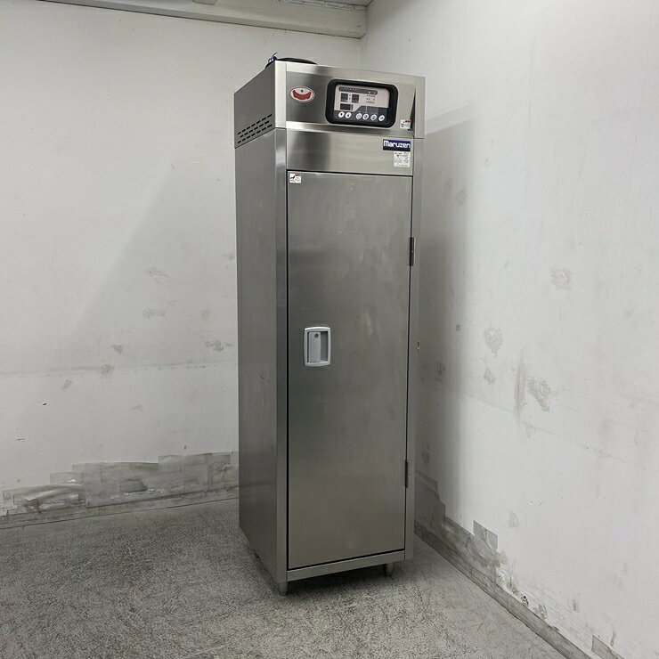 商品詳細画像【中古】 A09384 食器消毒保管庫 マルゼン MSH5-11SE 3相200V 幅54cm　【業務用】【厨房用】【保証有】【営業所止・リフト有直送可】P◆商品詳細◆&nbsp;◆商品名:食器消毒保管庫&nbsp;◆メーカー：マルゼン&nbsp;◆型式：MSH5-11SE&nbsp;◆電源：3相200V 　50/60Hz　消費電力：2.55kW&nbsp;◆ガス種：-&nbsp;◆サイズ：W540 x D530 x H1850 mm&nbsp;◆年式：2020年製&nbsp;◆程度：【中古】&nbsp;◆重量： 136 kg&nbsp;◆備考：5段、　食器カゴ：5個(サイズ：W370×D400×H200mm/1個当り)、　キズあり【商品説明】■大量の熱風が食器のすみずみまでしっかり消毒、からっと乾燥！■消毒温度と時間をマイコンが正確にコントロール。便利な週間予約機能を標準装備。★《注意！》3相200V、電源違いでの返品交換はできませんので、ご注文前に必ずご使用場所の電源をご確認下さい。◆こちらの商品は大型重量物ですので、最寄りの営業所止めにての発送となります。ただし、お届け先が法人名か店舗名で、フォークリフトがある場合のみ直送可能ですので、お知らせください。また、配送先によっては弊社の自社便・パワーゲート付きトラックでの直送（軒先渡し、または搬入設置）もございますので、見積もりをご希望の際には、ご注文の前にお申し付けください。配達指定日がご注文から2週間以降のお客様は『ご注文前』にお問い合わせ下さい。弊社の商品をご検討されているお客様へトラブル防止の為、下記の【荷受けの注意事項】を必ずお読み下さい。&nbsp;◆付属品は画像に写っているものが全てです。&nbsp;◆保証：1ヵ月間保証保証内容に関しましては下記の「返品について＞こちら＞キャンセル・返品について」をご確認ください。&nbsp;◆受渡方法・発送ランク：「 sf ランク 」受渡方法、配送料金は商品ページの最下部にてご確認願います。&nbsp;