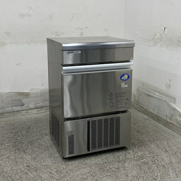 商品詳細画像【中古】 A09788 製氷機 キューブアイス 35kgタイプ パナソニック SIM-AS3500 100V 幅50cm　【業務用】【厨房用】【保証有】【家財おまかせ便】◆商品詳細◆&nbsp;◆商品名:製氷機 キューブアイス 35kgタイプ&nbsp;◆メーカー：パナソニック&nbsp;◆型式：SIM-AS3500&nbsp;◆電源：100V 　50/60Hz　消費電力：215/240W&nbsp;◆ガス種：-&nbsp;◆サイズ：W500 x D450 x H800 mm&nbsp;◆年式：2021年製&nbsp;◆程度：【中古】&nbsp;◆重量： 51 kg&nbsp;◆備考：キューブアイスメーカー、　冷媒 R134、　製氷能力：35kg/日、　スコップあり、　キズあり、　サビ多め◆家財便は屋内や店内でのお渡しが可能です。(搬入口の寸法や段差の高さ等により搬入不可の場合もございます)時間帯指定可能エリアがございますご注文前にお問い合わせ下さい。配達指定日がご注文から2週間以降のお客様は『ご注文前』にお問い合わせ下さい。弊社の商品をご検討されているお客様へトラブル防止の為、下記の【荷受けの注意事項】を必ずお読み下さい。&nbsp;付属品は画像に写っているものが全てです。&nbsp;◆保証：10日間保証保証内容に関しましては下記の「返品について＞こちら＞キャンセル・返品について」をご確認ください。&nbsp;◆受渡方法・発送ランク：「 yb ランク 」受渡方法、配送料金は商品ページの最下部にてご確認願います。&nbsp;