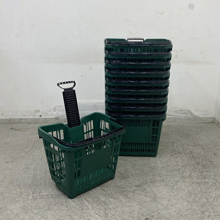商品詳細画像【中古】 A09982 ショッピングバスケット 取っ手・キャスター付 10個入り SPEESY 台座無し W520 x D420 x H430 mm/取っ手収納時 1個当り　【業務用】【店舗用】【ヤマトらくらく家財便】複数在庫有り◆商品詳細◆&nbsp;◆商品名:ショッピングバスケット 取っ手・キャスター付 10個入り SPEESY&nbsp;◆サイズ：W520 x D420 x H430 mm/取っ手収納時 1個当り&nbsp;◆程度：【中古】&nbsp;◆備考：取っ手を引き出してキャリーケースのように使えるショッピングバスケットです、　キズあり◆家財便は屋内や店内でのお渡しが可能です。(搬入口の寸法や段差の高さ等により搬入不可の場合もございます)時間帯指定可能エリアがございますご注文前にお問い合わせ下さい。配達指定日がご注文から2週間以降のお客様は『ご注文前』にお問い合わせ下さい。弊社の商品をご検討されているお客様へトラブル防止の為、下記の【荷受けの注意事項】を必ずお読み下さい。&nbsp;◆付属品は画像に写っているものが全てです。&nbsp;◆受渡方法・発送ランク：「 yc ランク 」受渡方法、配送料金は商品ページの最下部にてご確認願います。&nbsp;
