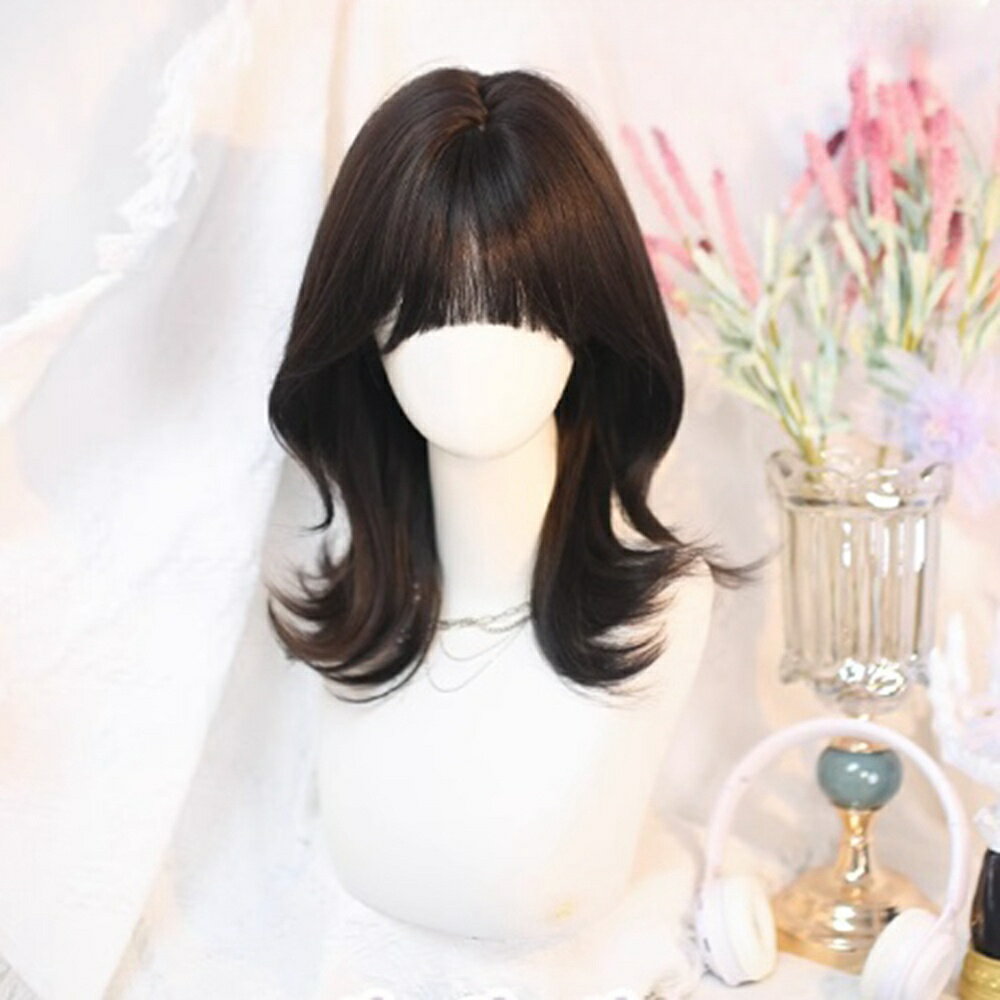 ウィッグ 黒茶 ミディアム セミロング 巻き髪 フルウィッグ カール ウェーブ ぱっつん 前髪 かつら ファッション ロリータ かつら wig 小顔 自然 耐熱 日常 人気 原宿系 地雷系 ギフト ネット付き(ブラック)