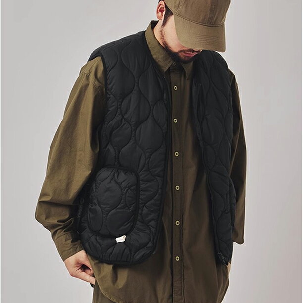 商品情報素材/材質コットンサイズ/寸法M-2XL対応シーン日常通勤シンプルなデザインでオフィスの雰囲気に自然に溶け込む。シャツに重ねれば利落なビジネスカジュアル、ニットと組むと柔らかな通勤スタイルに。袖なしデザインで腕の動きが自由，通勤ラッ...