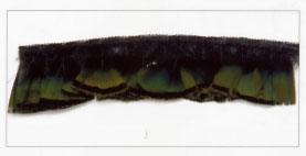 巾2.5cmぐらいのフェザーのフリンジ 小物作りやドレス制作にも便利です。 品質：キジ鳥毛 巾：約2.5cm　長さ：約1m 注意事項：商品の性質上、多少毛が抜けたり色落ちする可能性がございます。