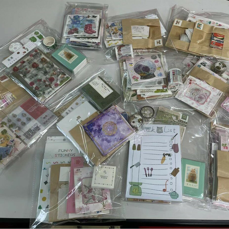 在庫処分 セール品 福袋 雑貨 シール メモ帳 スタンプ 50点セット ランダム 大量 女の子 男の子 子供 大人 植物 動物 ハート 風景 など フレークシー...