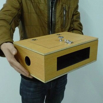 大阪マジックのSee Thru Tip-Over Box (Wooden)　スルーチップオーバーボックス（木製）|イリュージョン,大阪マジック,マジック,手品,販売,ショップ,マジシャン,大阪,osaka,magic｜アングル2