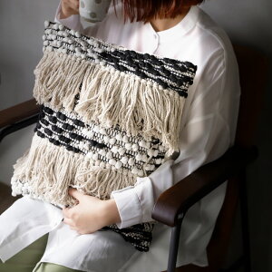 クッションカバー 45×45cm クッション コットン 綿 綿100% 四角形 マクラメ 編み シャギー フリンジ ホワイト ブラック 白黒 ツートーン カジュアル おしゃれ ダイニング 事務所 誕生日 引っ越し 新生活 プレゼント アンティカフェ