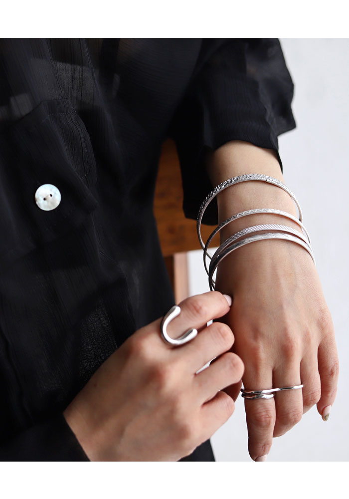 重ね付けで存在感抜群 コーデのアクセントに セットバングル バングル アクセサリー ブレスレット 金属アレルギー ニッケルフリー 4点セット セット ヴィンテージ シンプル プレゼント 誕生日 メール便可 ユニセックス 大人 デザイン 新商品 新型 メンズ レディース 重ね付けで存在感抜群 コーデのアクセントに セットバングル バングル アクセサリー ブレスレット 金属アレルギー ニッケルフリー 4点セット セット ヴィンテージ シンプル プレゼント 誕生日 メール便可 ユニセックス 大人 デザイン 新商品 新型 メンズ レディース