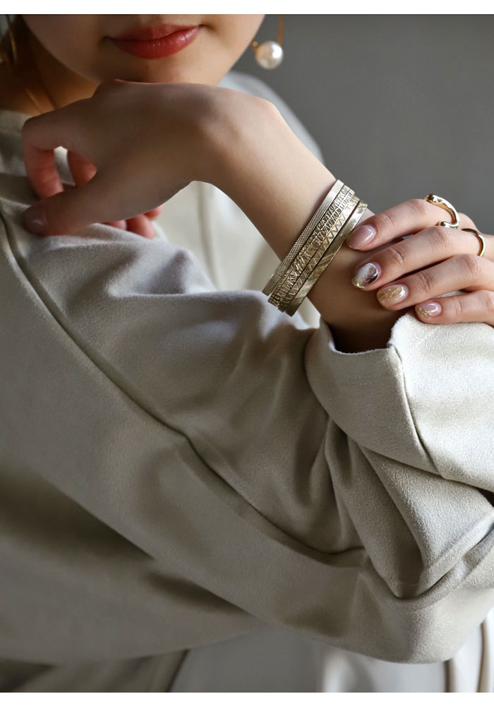 重ね付けで存在感抜群 コーデのアクセントに セットバングル 出荷 バングル アクセサリー ブレスレット 金属アレルギー ニッケルフリー 4点セット セット ヴィンテージ シンプル おしゃれ 大人 誕生日 ユニセックス レディース デザイン メール便可 メンズ プレゼント