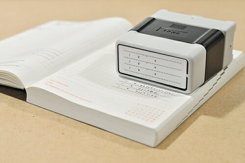 お買い物チェックスタンプ 3行 日付 金額 項目欄つき お小遣い 家計簿 浸透印 シャチハタタイプ ハンコ [7509006]のサムネイル