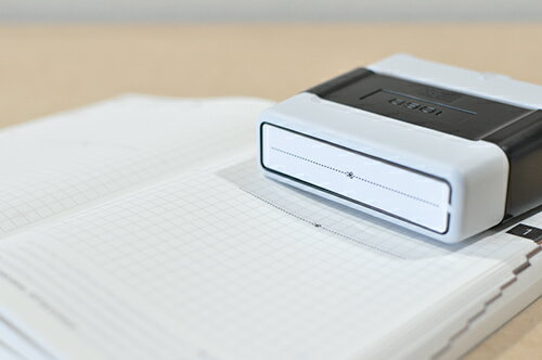 区切り スタンプ 約58ミリ きりとり線 浸透印 シャチハタタイプ ハンコ [7531001]のサムネイル