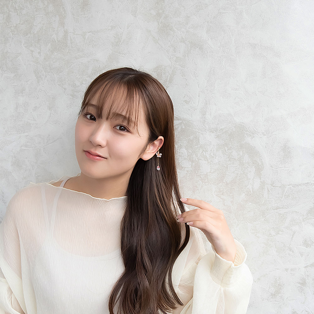 OSEWAYAのイヤーカフ 桜 花 花びら ワイヤーフラワー メタル ミニ ストーン チェーン 下がり イヤリング 【左耳用】 | OSEWAYA アクセサリー レディース 女性 大人 プレゼント ギフト おしゃれ オシャレ｜アングル3