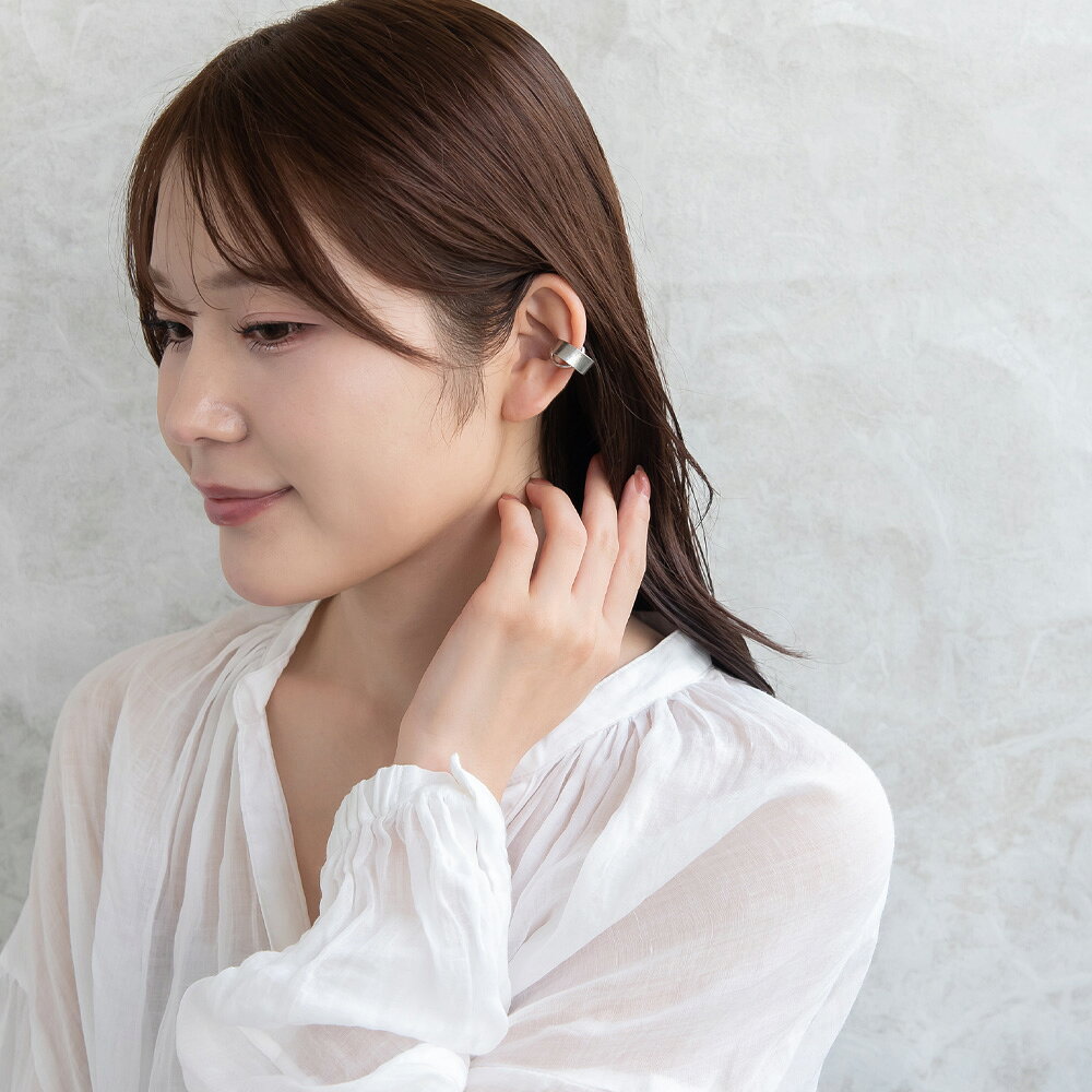 OSEWAYAのイヤーカフ ニッケルフリー メタル 梨地 イヤリング 【片耳用】 | OSEWAYA アクセサリー レディース 女性 大人 プレゼント ギフト 結婚式 誕生日 おしゃれ オシャレ かわいい 可愛い｜アングル2