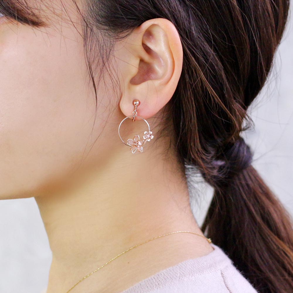 【楽天スーパーSALE 半額】イヤリング ニッケルフリー ダブル フラワー リース ネジバネ式イヤリング | OSEWAYA アクセサリー 女性 大人 プレゼン...