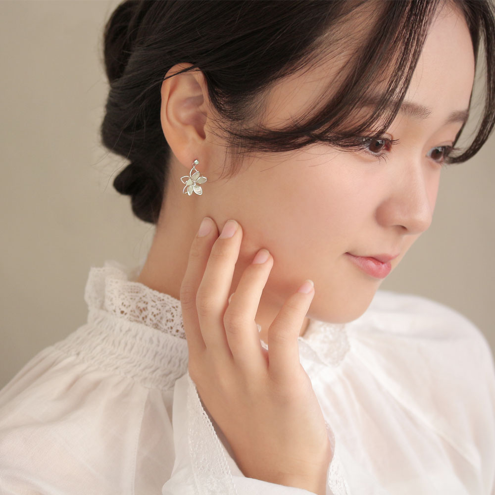 樹脂ピアス ニッケルフリー ワイヤー フラワー エポ カラー ストーン ドロップピア...