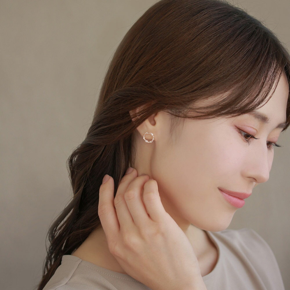 ピアス ニッケルフリー ロゼシルバー ツイスト サークル チタンポスト スタッドピアス| OSEWAYA アクセサリー 金属アレルギー レディース 女性 大人 プレゼント ギフト 結婚式 誕生日