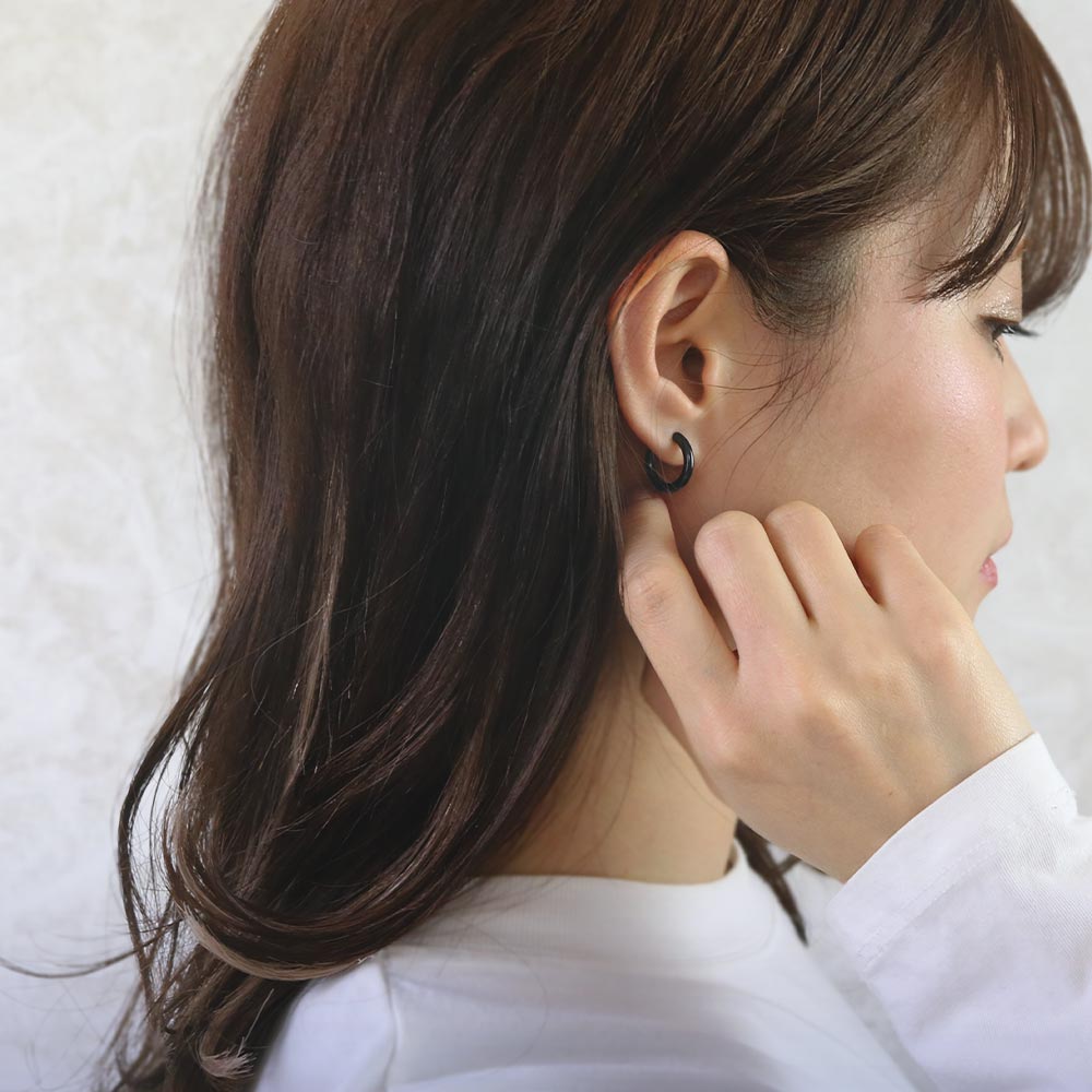 OSEWAYAのイヤリング ステンレス 直径1.5cm 幅2mm メタル シンプル フープイヤリング | OSEWAYA アクセサリー レディース 女性 大人 プレゼント ギフト 結婚式 誕生日｜アングル2